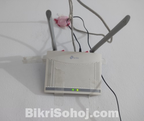 TP Link WR820N Router